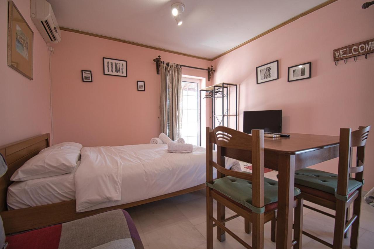 Tiny Studio Marousi Area Apartment Athens Exterior photo